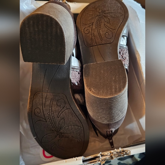 Shoes - Picture 3 of 4